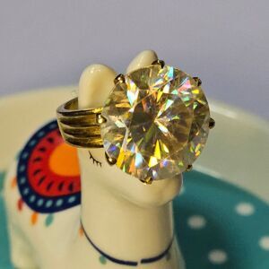 Vintage 18k Gold Solitaire Gemstone Ring